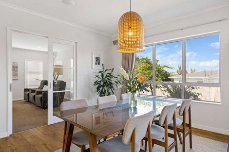 Photo of property in 9 River Road, Te Atatu Peninsula, Auckland, 0610