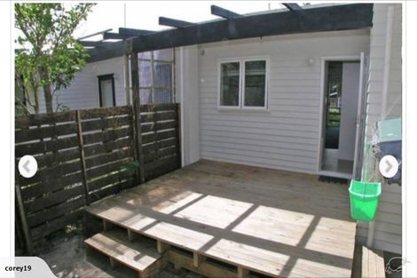 Photo of property in 105 Churton Drive, Churton Park, Wellington, 6037