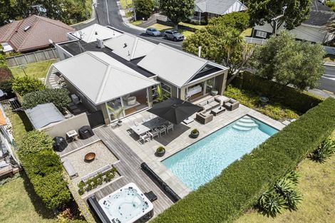 Photo of property in 2/51 Beach Road, Mellons Bay, Auckland, 2014