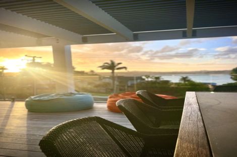 Photo of property in 21 Tindalls Bay Road, Tindalls Beach, Whangaparaoa, 0930