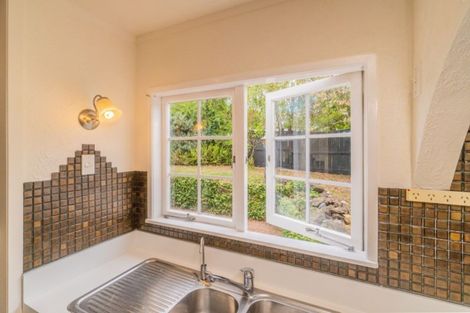 Photo of property in 2/19 Ridgemount Rise, Mangere Bridge, Auckland, 2022
