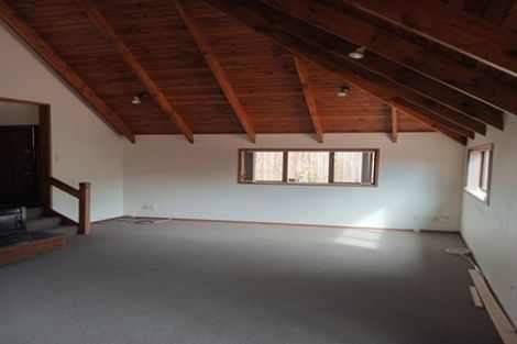 Photo of property in 55 Onewa Road, Northcote, Auckland, 0627