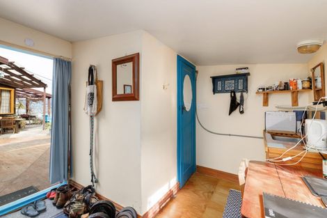 Photo of property in 24 Selwyn Road, Lyttelton, 8082