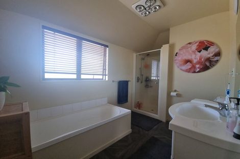 Photo of property in 102 Roberta Drive, Somerfield, Christchurch, 8024