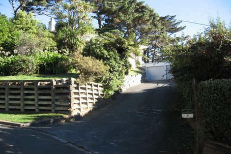 Photo of property in 4 Royston Way, Newlands, Wellington, 6037