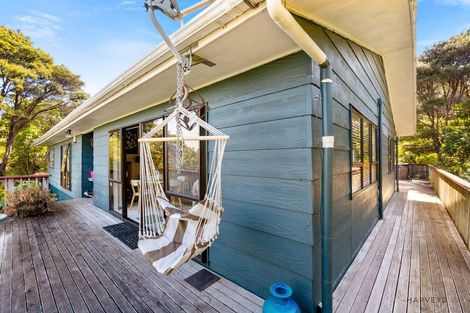 Photo of property in 38 Rauhuia Crescent, Parau, Auckland, 0604