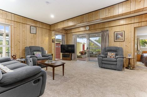 Photo of property in 194 Forest Hill Road, Waiatarua, Auckland, 0612
