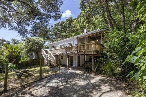 Photo of property in 43 Garden Road, Piha, New Lynn, 0772
