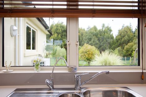 Photo of property in 28 Robert Ross Place, Clendon Park, Auckland, 2103