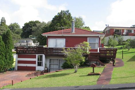 Photo of property in 11 Kemp Road, Massey, Auckland, 0614