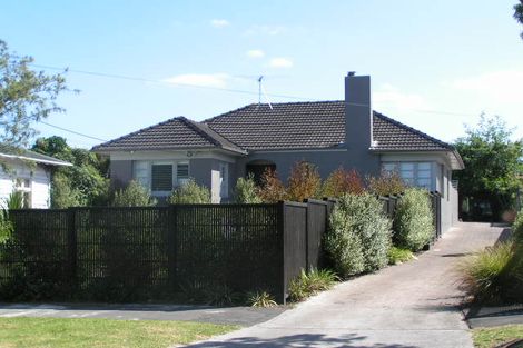Photo of property in 2/23 Seaview Avenue, Northcote, Auckland, 0627