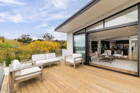 Photo of property in 87 Oak Road, Poraiti, Napier, 4112