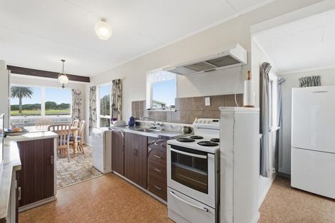 Photo of property in 2 Awatea Street, Castlecliff, Whanganui, 4501