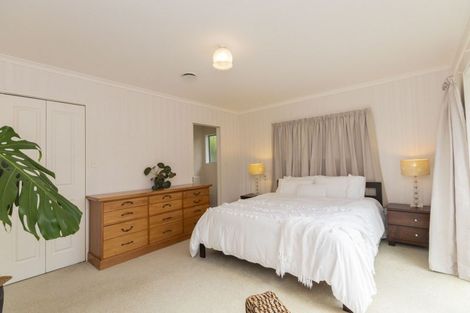 Photo of property in 2 The Glen, Hokowhitu, Palmerston North, 4410