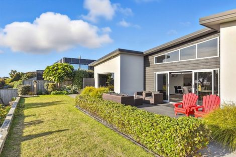 Photo of property in 22 Taranui Way, Paraparaumu Beach, Paraparaumu, 5032