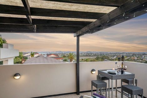 Photo of property in 22a Van Dyke Place, West Harbour, Auckland, 0618