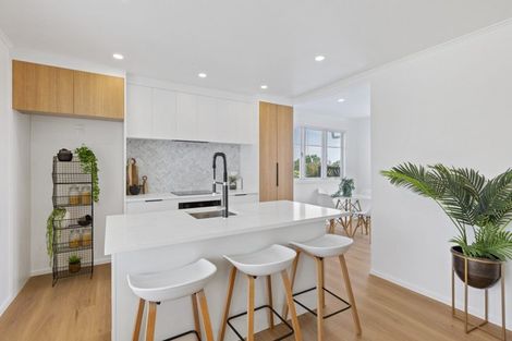 Photo of property in 32 Neil Avenue, Te Atatu Peninsula, Auckland, 0610