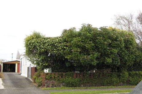 Photo of property in 12 Riversdale Drive, Merrilands, New Plymouth, 4312