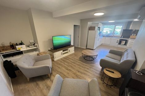 Photo of property in 11 Longcroft Terrace, Newlands, Wellington, 6037