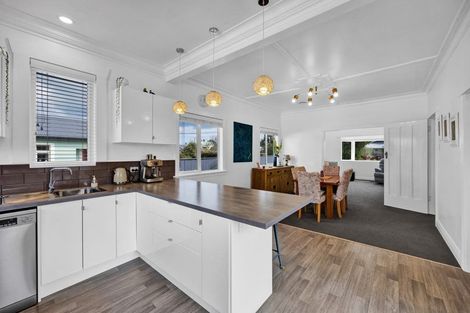 Photo of property in 18 Albion Street, Hawera, 4610