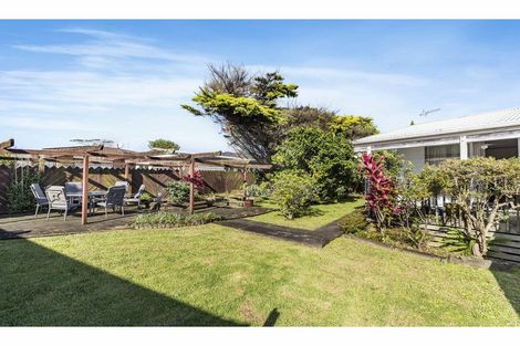 Photo of property in 10 Lloyd Avenue, Papatoetoe, Auckland, 2025