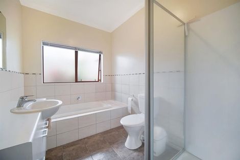 Photo of property in 32 Cairnsvale Rise, Manurewa, Auckland, 2105