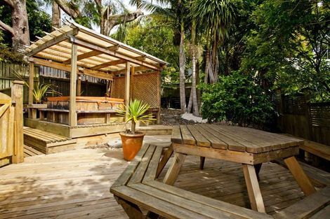 Photo of property in 20 Trelawny Place, Hillcrest, Auckland, 0627