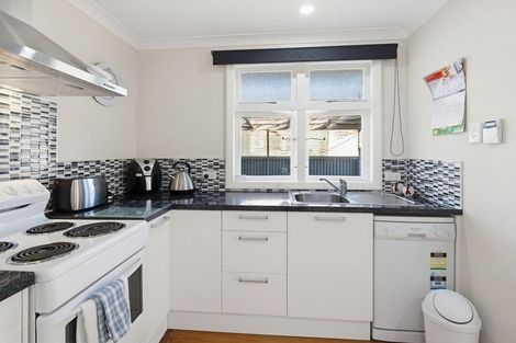 Photo of property in 32 Botanical Road, Takaro, Palmerston North, 4412