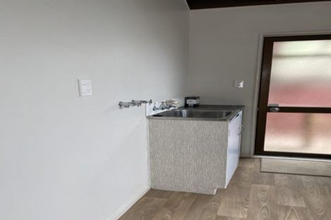Photo of property in 25a/5 Beach Road, Te Atatu Peninsula, Auckland, 0610