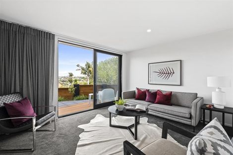 Photo of property in 11a Montgomery Avenue, Rothesay Bay, Auckland, 0630