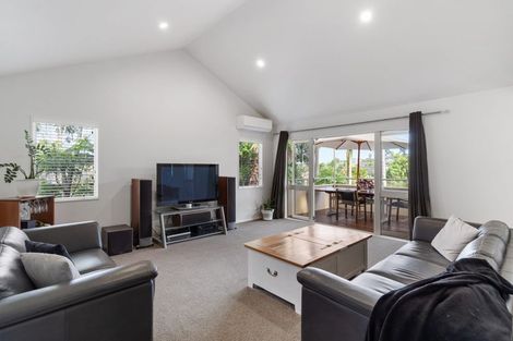Photo of property in 11 Tyrico Close, Unsworth Heights, Auckland, 0632
