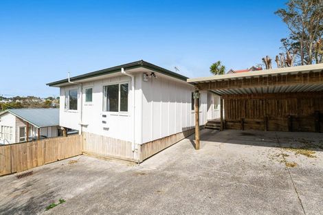Photo of property in 2/44 Lysander Crescent, Beach Haven, Auckland, 0626