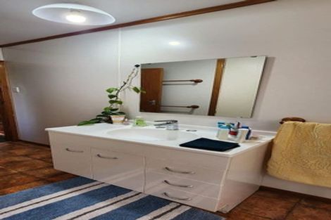 Photo of property in 21 Karaka Street, New Lynn, Auckland, 0600
