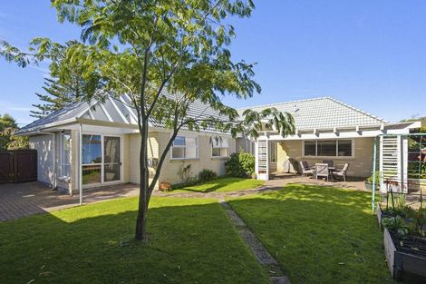 Photo of property in 1 Maple Lane, Waikanae, 5036