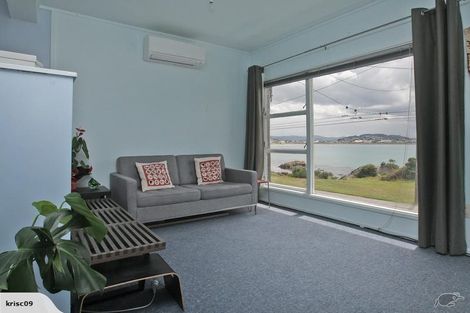 Photo of property in 2/330 Queens Drive, Lyall Bay, Wellington, 6022