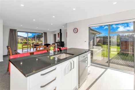Photo of property in 2 Paradise Way, Amberley, 7410
