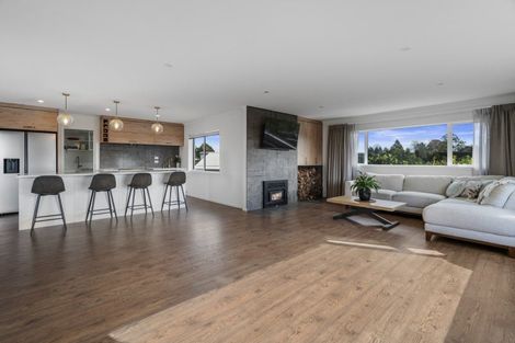 Photo of property in 61 Links View Drive, Omokoroa, 3114