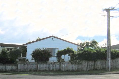 Photo of property in 27 Gloria Avenue, Te Atatu Peninsula, Auckland, 0610