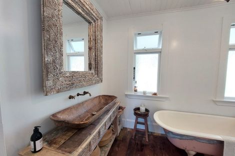 Photo of property in 20 Mcfarlane Street, Oakura, 4314