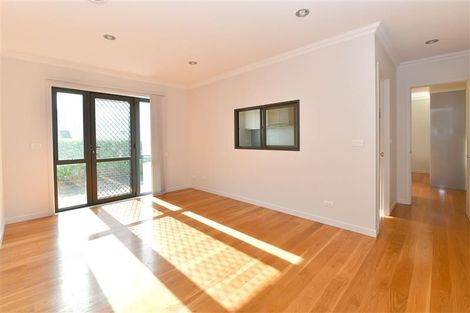 Photo of property in 16 Fernhill Way, Oteha, Auckland, 0632