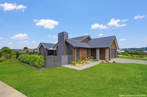 Photo of property in 10 Topping Place, Whitianga, 3510