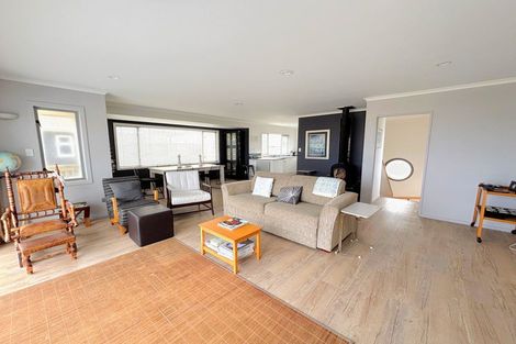 Photo of property in 22a Marine Parade South, Foxton Beach, Foxton, 4815