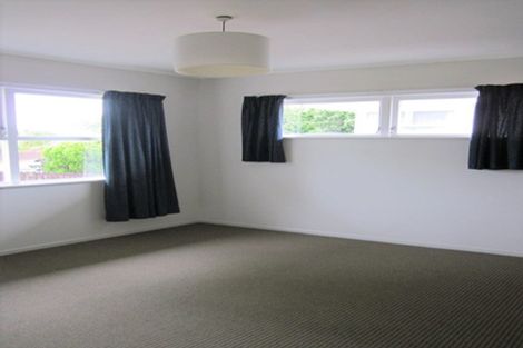 Photo of property in 40 Farquhar Road, Glendene, Auckland, 0602