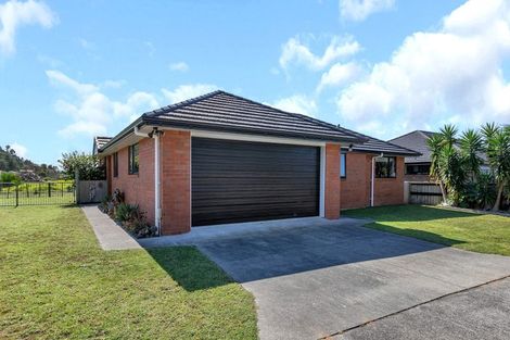 Photo of property in 33 Ocean View Rise, Ruakaka, 0116