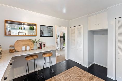 Photo of property in 28 Rewarewa Crescent, Waikanae, 5036