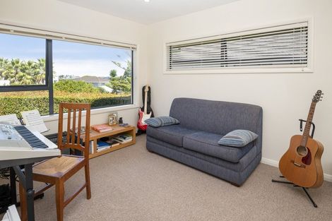 Photo of property in 8 Gulf Crest, Bucklands Beach, Auckland, 2012