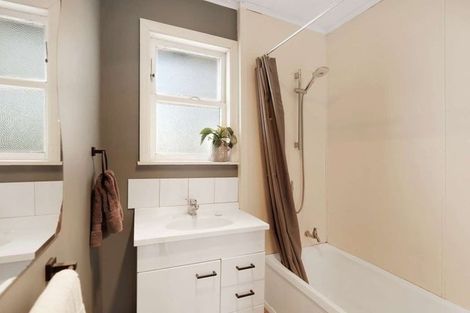 Photo of property in 43 Lewis Avenue, Aramoho, Whanganui, 4500