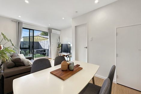 Photo of property in 4/17 Rewarewa Road, Te Atatu Peninsula, Auckland, 0610