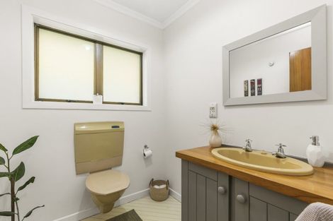 Photo of property in 24 Southern Cross Crescent, Island Bay, Wellington, 6023