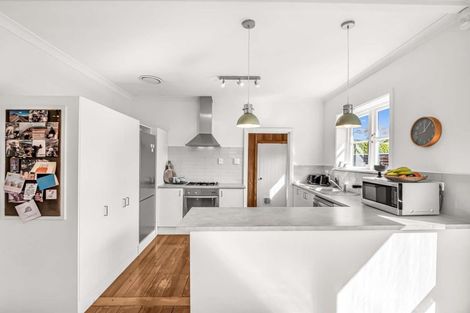 Photo of property in 121 Selwyn Street, Somerfield, Christchurch, 8024